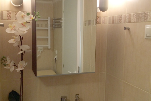 31 Bathroom.jpg